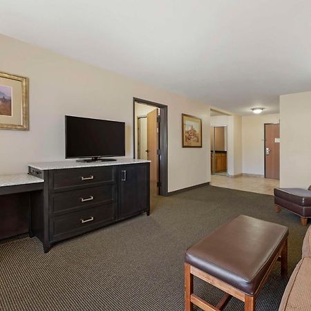 Best Western Plus Country Inn & Suites Dodge City Extérieur photo