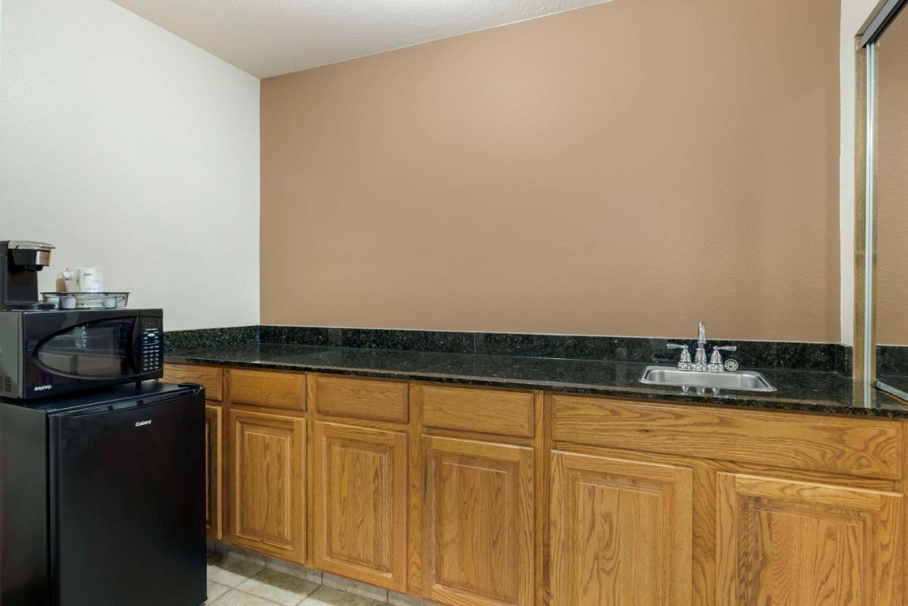 Best Western Plus Country Inn & Suites Dodge City Extérieur photo